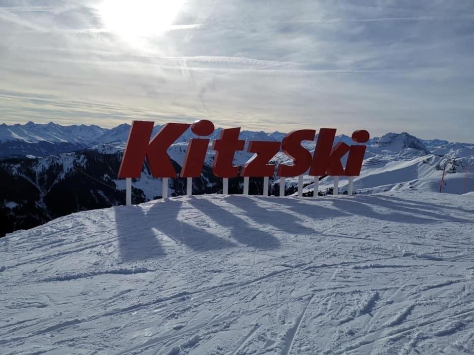 Hocheckhuette On Top Of The Kitzbuehel Hahnenkamm Mountain Exterior foto