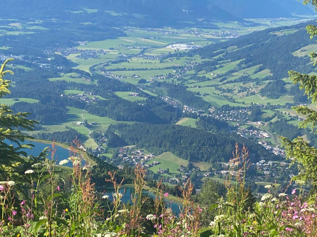 Hocheckhuette On Top Of The Kitzbuehel Hahnenkamm Mountain Exterior foto