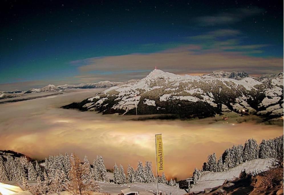 Hocheckhuette On Top Of The Kitzbuehel Hahnenkamm Mountain Exterior foto