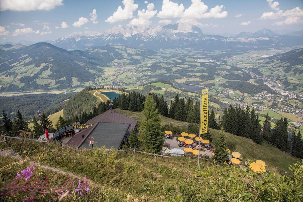 Hocheckhuette On Top Of The Kitzbuehel Hahnenkamm Mountain Exterior foto