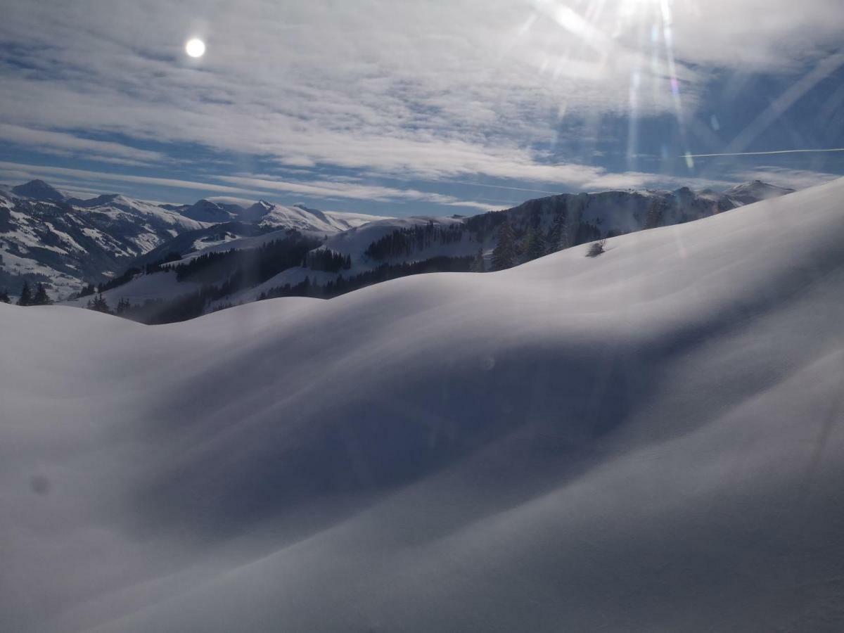 Hocheckhuette On Top Of The Kitzbuehel Hahnenkamm Mountain Exterior foto
